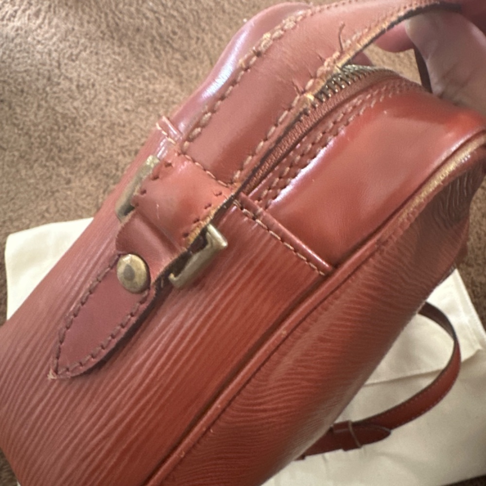 Authentic from Jebwa - LV Tan Epi Bundle: Crossbody, 2x Wallet, Box, Dustbag - Picture 8 of 16